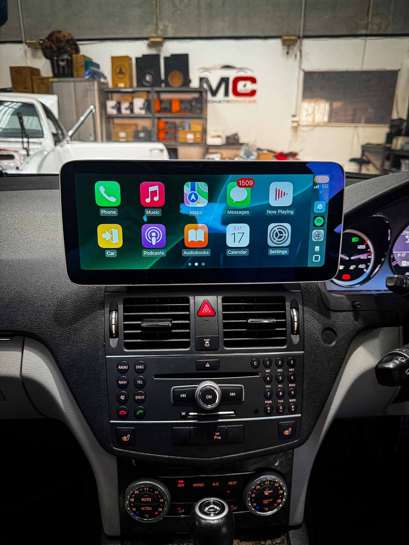 🚘 Mercedes-Benz C63 AMG W204: Now with Wireless CarPlay & Android Auto 🎉