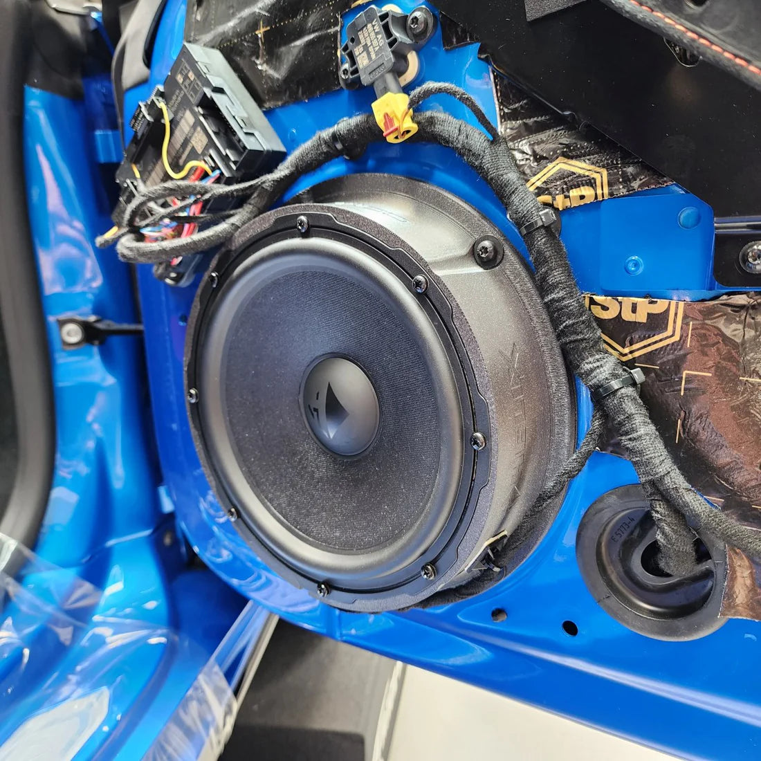 HELIX Ci7 W200FM-S3 surround and basket detail 8 inch hi-end midbass – by MC Audio Sydney