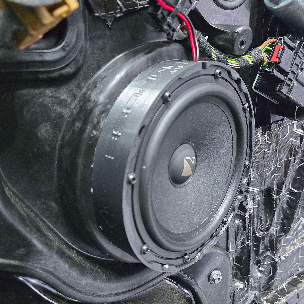 HELIX Ci3 front speaker and amplified audio upgrade package for VW T6.1 – MC Audio Sydney